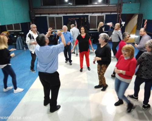 25885 3 MARTES MOVIDITO…   LE PONEMOS AZÚCAR AL OTOÑO BAILANDO ! !