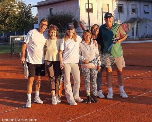 25908 1 TENIS del Domingo rodeado de verde * NUEVA SEDE por 1 de Mayo*