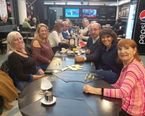Los 5 del " tridomino" Moniksa, Suwa, Florentino, Marta y yo :Encuentro Grupal TERMINANDO EL DOMINGO COMPARTIENDO UN CAFE/CENA