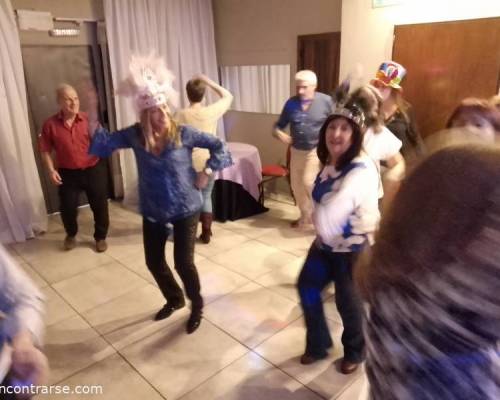 26137 12 PREVIA DEL DÍA DEL AMIGO CON MUCHO BAILE Y PIZZA PARTY ! ! ! 