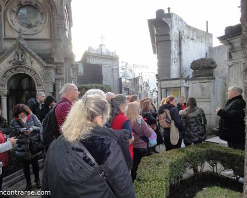 26141 40 Paseamos por la flor y dentro de Recoleta 