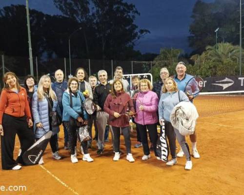 Gracias a todos por haberme recibido en este tan lindo grupo que forman y pasarlo tan lindo como la pase :Encuentro Grupal TENIS del Domingo rodeado de verde * NUEVO HORARIO*