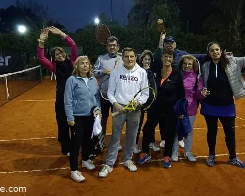 Bravo !!! :Encuentro Grupal TENIS del Domingo rodeado de verde 