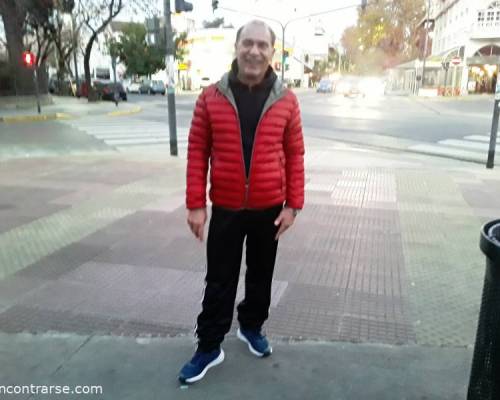 26302 3 AUNQUE HAGA FRIO EL CALOR  HUMANO SE DEMUESTRA CAMINANDO