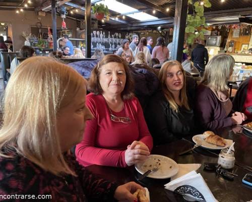 26427 3 Compartiendo riquísima merienda libre en La Casona 