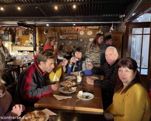 26427 4 Compartiendo riquísima merienda libre en La Casona 