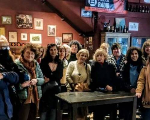 Bienvenidos todos al teatro que nos invita a pasar gratos momentos !! 💖 :Encuentro Grupal UN ALMUERZO ARGENTINO 