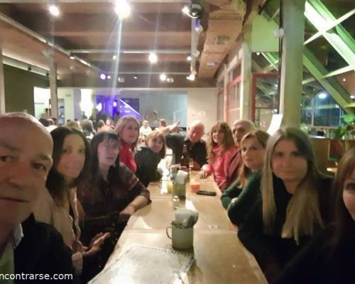 La mejor mesa del lugar. Fuimos 14 !! :Encuentro Grupal " Swing After Office " En La Paz Arriba