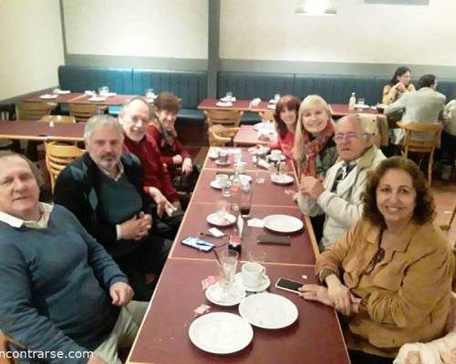 Que linda mesa !!!  :Encuentro Grupal DESAFIANDO AL FRIO CAMINAMOS Y NOS TOMAMOS UN CAFE