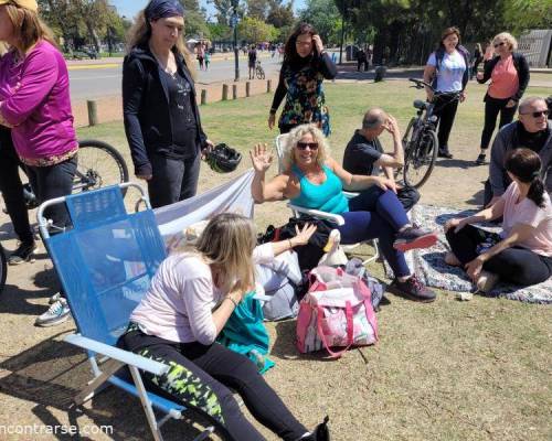 Al lado de Moni le ganso  :Encuentro Grupal Picnic en Palermo  - Conectado con la bicicleteada x los 4 lagos 