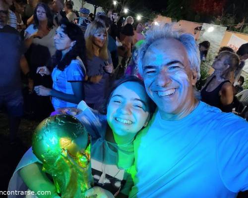 Esa nena es un sol. Tambien  con los padres que tiene! :Encuentro Grupal Fiesta de Fin de Año en casa de Encontrarse !!! 