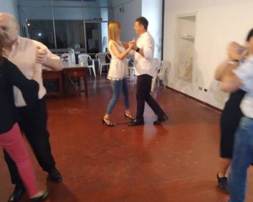 27400 2 ASI SE BAILA EL TANGO       VENI A  APRENDER A BAILAR   Y DIVERTIRTE ESTE SABADO VALS