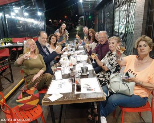 Agradezco la participación de quienes no pudieron estar en la cena pero sí en el taller. Bienvenida Mónica que nos visitó por primera vez! :Encuentro Grupal Taller de escritura creativa: