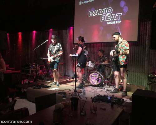 27664 10 RADIO BEAT TRIBUTO 2000 FOOD & LIVE MUSIC