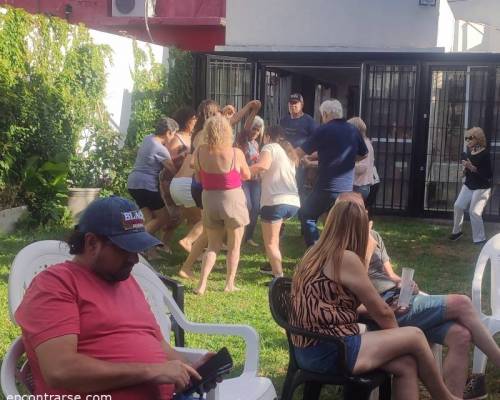 27727 20 Amigos, Pile, Musica y Brindis