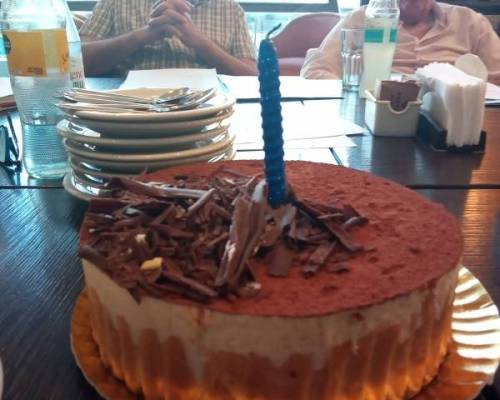 Torta de cumple traída por el homenajeado :Encuentro Grupal Taller de escritura creativa: Te doy la palabra