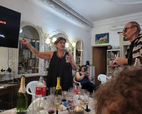 Aca estamos      celebrando Fin de Año y Año Nuevo cantando en la casa   de CELESTEAZULINA :Encuentro Grupal TE INVITO A FESTEJAR FIN DE AÑO JUNTOS  EN MI CASA..