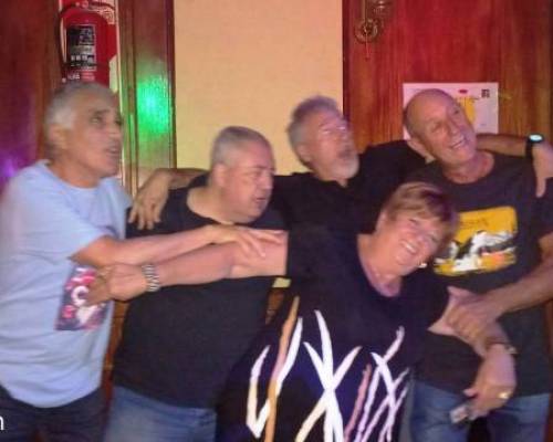 Jajaja qué quinteto!!! :Encuentro Grupal KARAOKE  AL ESTILO DE SIEMPRE, DIVERTIRNOS