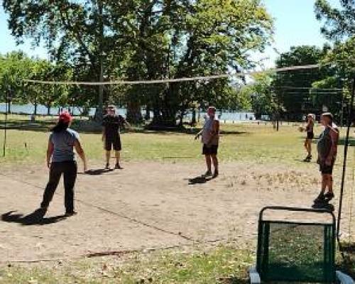 Hermosa tarde @LUIIS y muy lindo grupo. Gracias a quienes asistieron🏐💪🏽🏐 y que no se corte 🎊 # por siempre Vóley 🏐 :Encuentro Grupal Juguemos al voley recreativo