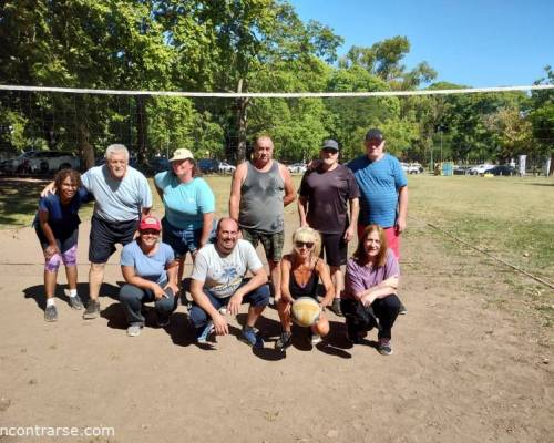 27893 23 Juguemos al voley recreativo