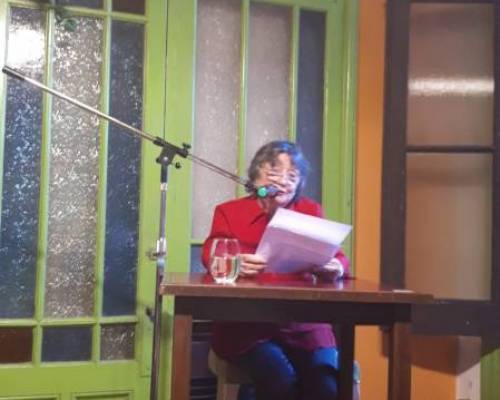 Original autorretrato...Bravo Nacha! :Encuentro Grupal Muestra abierta de ESCRITORES