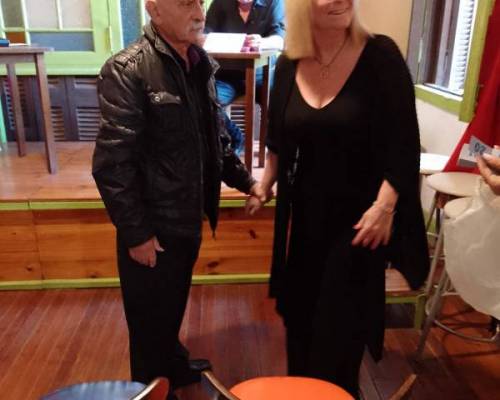 Carlos y yo, felices... :Encuentro Grupal Muestra abierta de ESCRITORES