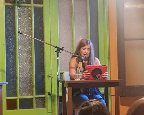 Silvia...conmovedora :Encuentro Grupal Muestra abierta de ESCRITORES 