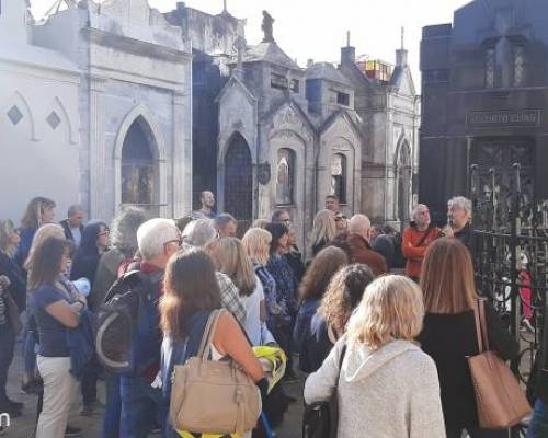 Encuentros Grupales (22/04/2023) :   Recoleta Historias de Amor mitos y fantasmas.-