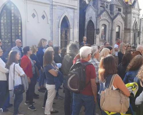 Encuentros Grupales (22/04/2023) :   Recoleta Historias de Amor mitos y fantasmas.-