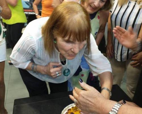 Feliz cumple Marta!!! Muy rica la torta . Gracias ! :Encuentro Grupal CELEBRANDO UN AÑO DE ENCUENTROS