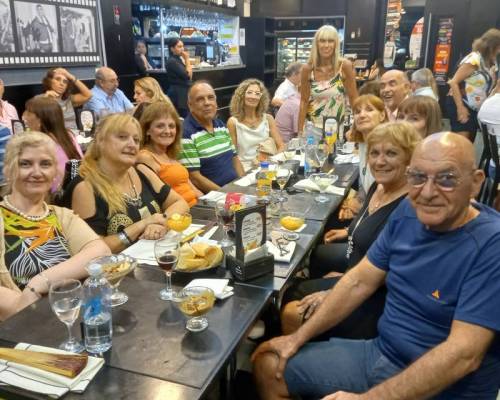 Hermosa noche ,alegria y diversión, sigan así chicas, por muchos años más!!o :Encuentro Grupal CELEBRANDO UN AÑO DE ENCUENTROS