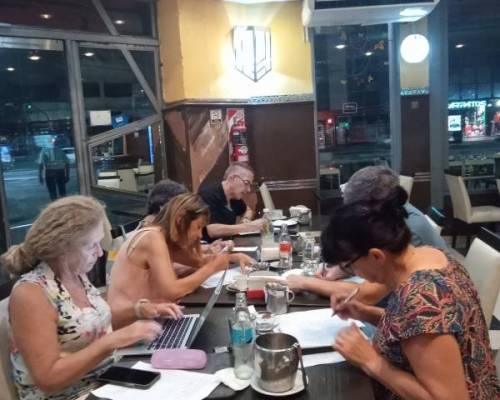 A full...creando. Qué disfrute... :Encuentro Grupal Taller de escritura creativa: Te doy la palabra