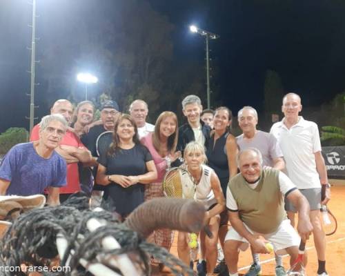 Encuentros Grupales (26/03/2023) :   TENIS del Domingo rodeado de verde 