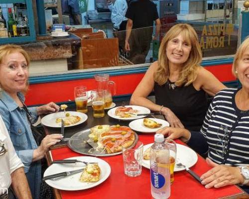 Gracias por acompañarme al cine MULTIPLEX LAVALLE y a la cena en Pizza Roma, con nutrida y divertida charla, hasta la próxima !!   :Encuentro Grupal LA BALLENA 