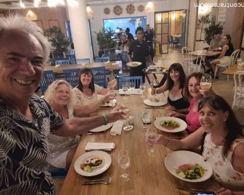Cena en el Restaurante Griego  :Encuentro Grupal Vivamos Juntos el Mejor Caribe 100% Diversión en grupo