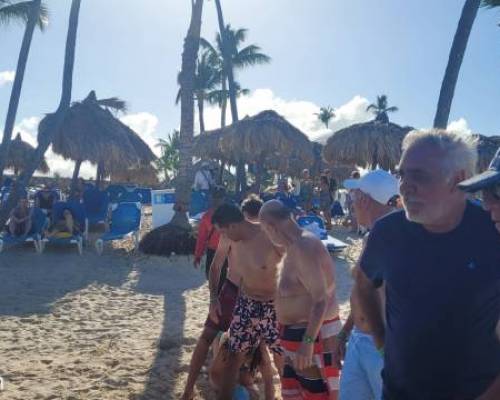 Juegos en la playa - Ganaron los hombres !!  :Encuentro Grupal Vivamos Juntos el Mejor Caribe 100% Diversión en grupo