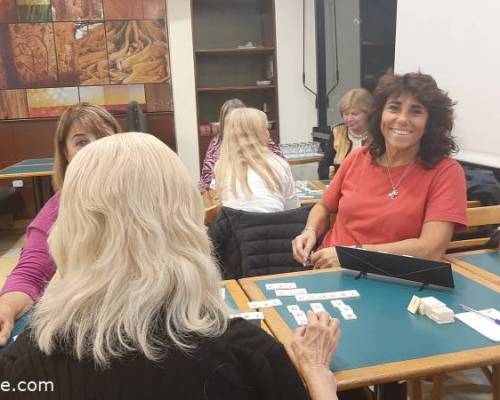 Compartiendo mesa con las primas! :Encuentro Grupal JUGAMOS AL RUMMY – quinto Año 2023“ 