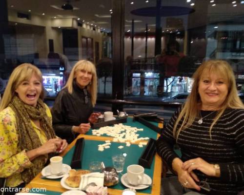 La mesa de la fotografa de turno con Lily, Megg y Brisa :Encuentro Grupal JUGAMOS AL RUMMY  5TO AÑO 2023 VDP