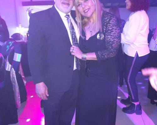 HERMOSA  PAREJA, MUY DIVERTIDOS... :Encuentro Grupal Bodas de Plata con la vida en compañia