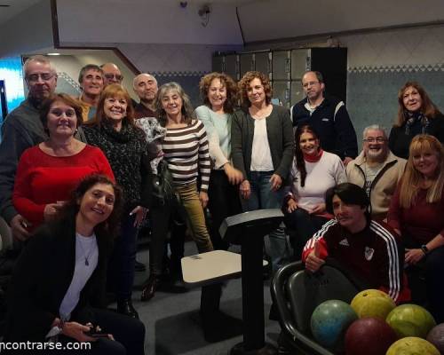 Encuentros Grupales (28/05/2023) :   LOS NOVATOS JUGAMOS AL BOWLING