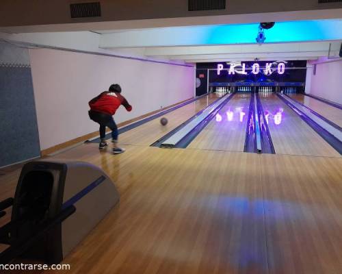 28875 5 LOS NOVATOS JUGAMOS AL BOWLING