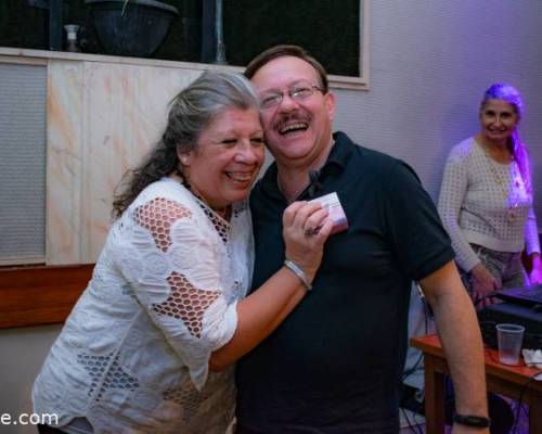 Adriana, siempre  con sus sorpresitas!!jijiji!! :Encuentro Grupal DÍA DEL AMIGO EN V. URQUIZA ... ¡ A S A L T O !