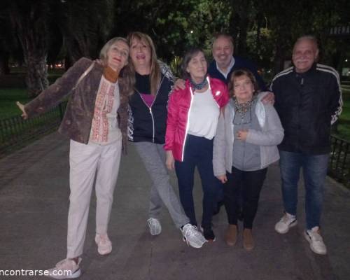 29182 1 Caminamos y tomamos un cafe