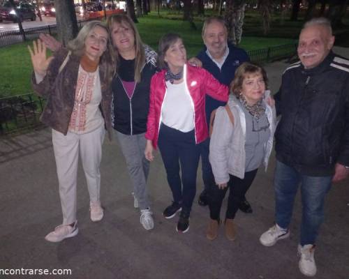29182 2 Caminamos y tomamos un cafe