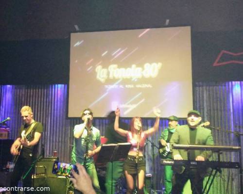 29196 4 UNA MAS DE ROCK NACIONAL EN VIVO LA FONOLA 80 !!! 