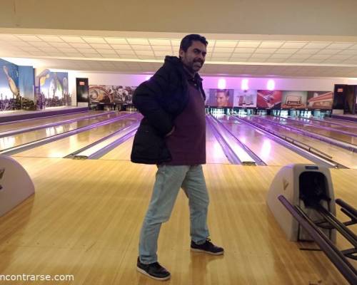 Y aquí estoy yo...    Me dejaron solo y no me tomaron ninguna foto.... :Encuentro Grupal JUGAMOS BOWLING  EN COLEGIALES ! ! !