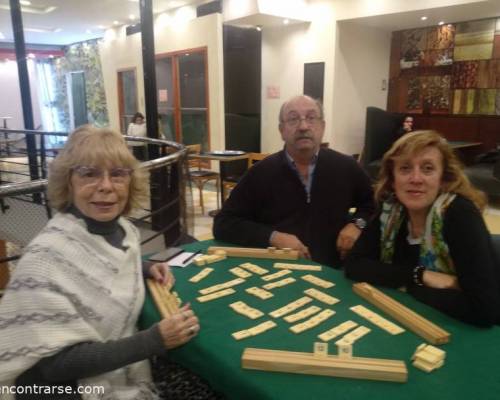 No podia faltar la mesa del paño verde para los nuevos. :Encuentro Grupal FESTEJAMOS EL DIA DEL AMIGO JUGANDO AL RUMMY – quinto Año 2023“ 