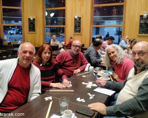 Mesa de debutantes: Daddy, Gloria,Mateo y Lidia. Florentino encargado de enseñar el juego, puntuaciones y estrategias. :Encuentro Grupal TRIOMINO IX