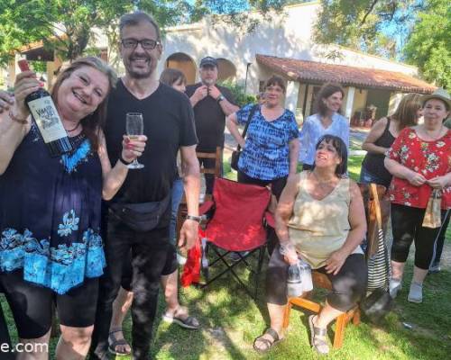 Ese vino es riquísimo!!! Español, no? :Encuentro Grupal Turismo Rural - DÍA DE CAMPO