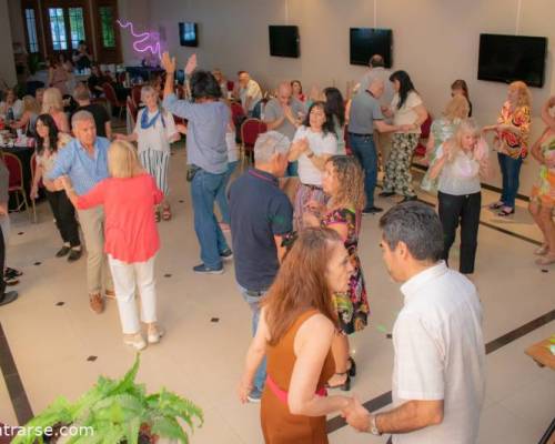 Encuentros Grupales (26/11/2023) :   MERIENDA Y BAILE EN VILLA URQUIZA  ! ! !